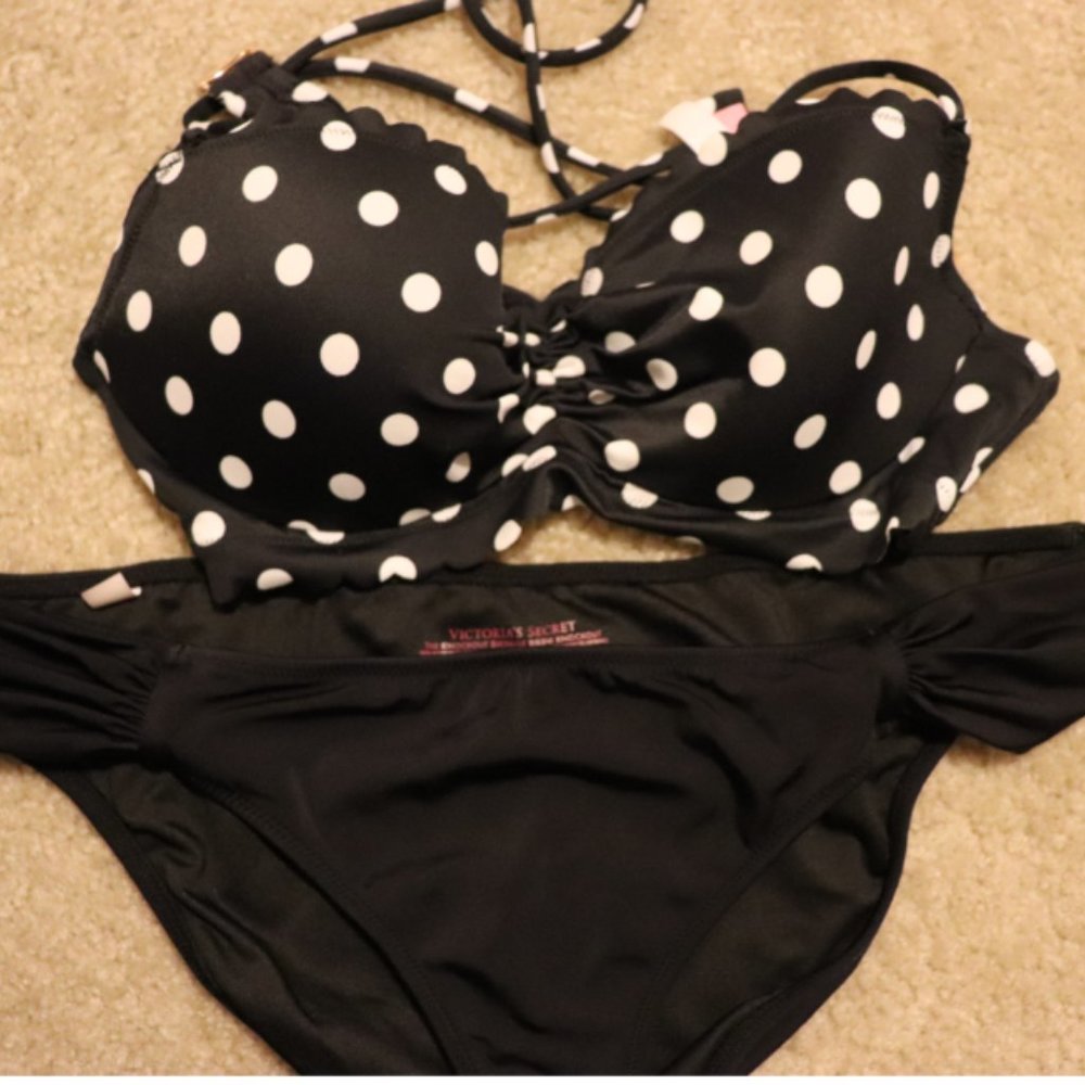 Black bikini